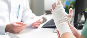 Deciding whether to visit urgent care or the emergency room (ER) can feel overwhelming—especially when symptoms come on suddenly. Making the right choice ensures you receive the appropriate level of care without unnecessary delays or expenses. At Memorial Primary and Urgent Care, patients benefit from expert guidance and timely treatment under experienced providers like Dr. Maria Coimbra, helping you navigate these decisions with confidence.